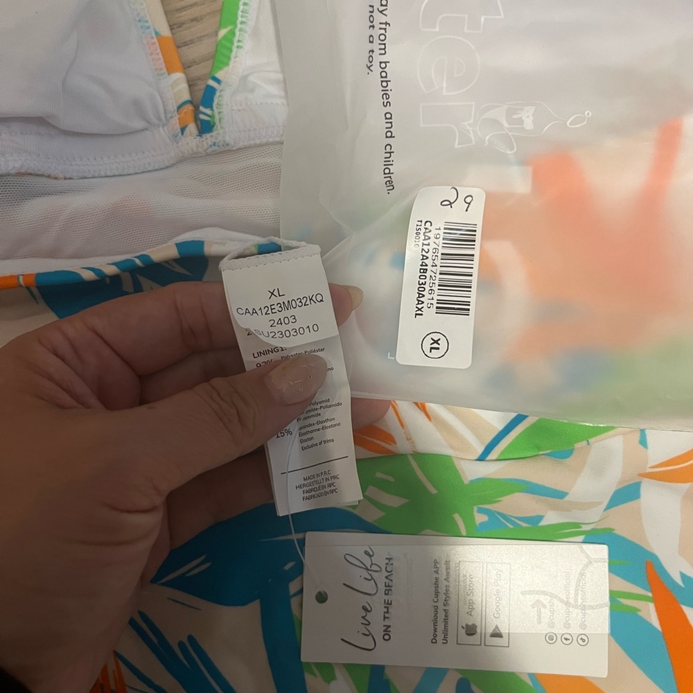 #29 Cupshe Vibrant Leaf Print One Piece Swimsuit - Picture 7 of 8